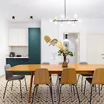 Spacious In The Gothic Apartament *