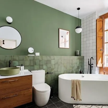 Апартаменты Spacious In The Gothic