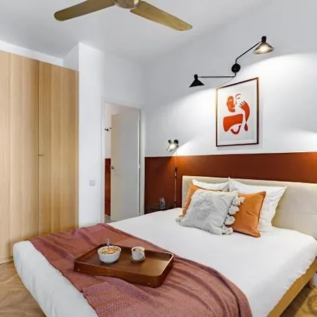 Spacious In The Gothic Apartament *