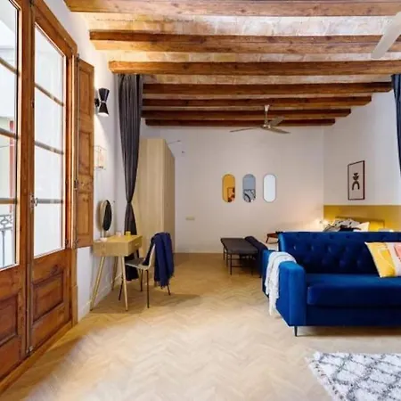 Spacious In The Gothic Apartament *