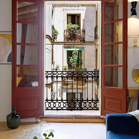 Spacious In The Gothic Apartament *